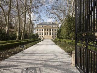 Château Margaux - open for business